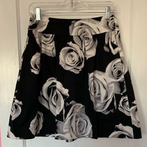 White House Black Market Black and White skirt